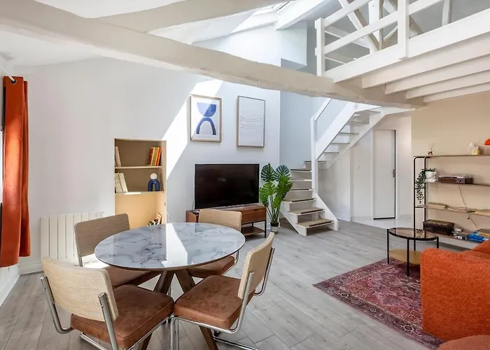 Le Post-retro, Hyper Centre, Avec Parking Gratuit Et Ascenseur Angouleme