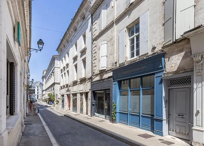 Apartment Le Post-retro, Hyper Centre, Avec Parking Gratuit Et Ascenseur